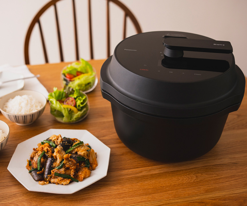 写真：AC-1000と食卓
