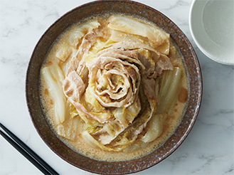 写真：白菜と豚バラのミルフィーユ豆乳煮込み