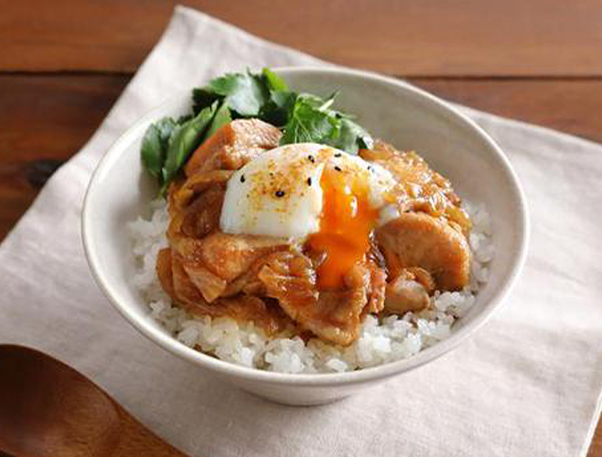 【料理家ぐっち夫婦監修】冷凍鶏肉と温泉卵の親子丼