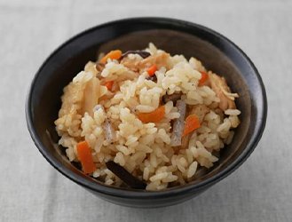炊き込みごはん（市販の素使用）
