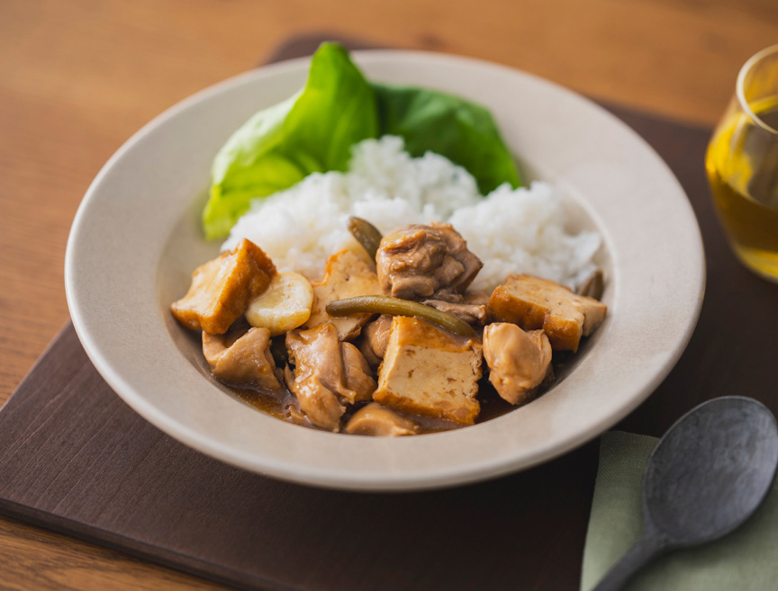 鶏肉と厚揚げのアドボ風