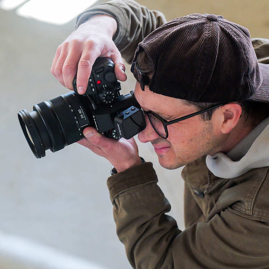 画像：写真の手持ち撮影、動画の歩き撮りを強力にサポート