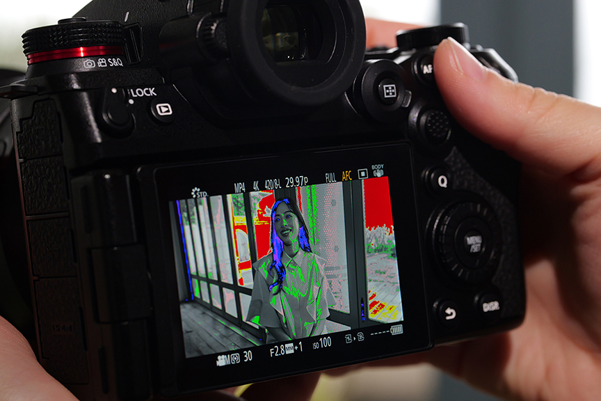 画像：フォルスカラーなど、充実の撮影アシスト機能