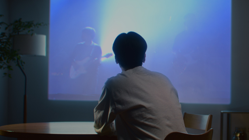 大画面のプロジェクターで