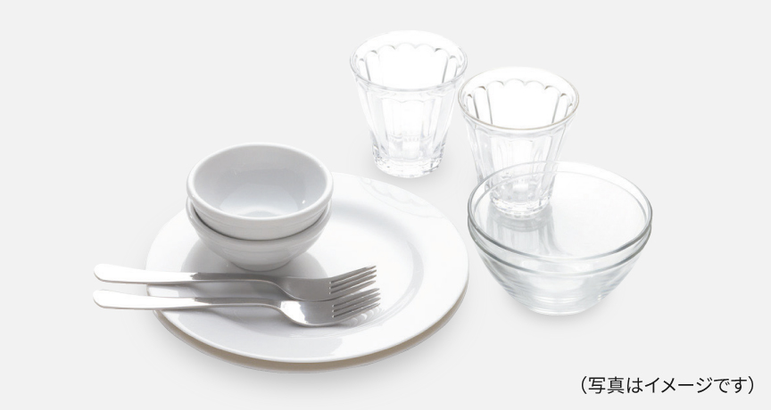 洗い終わった食器のイメージ写真