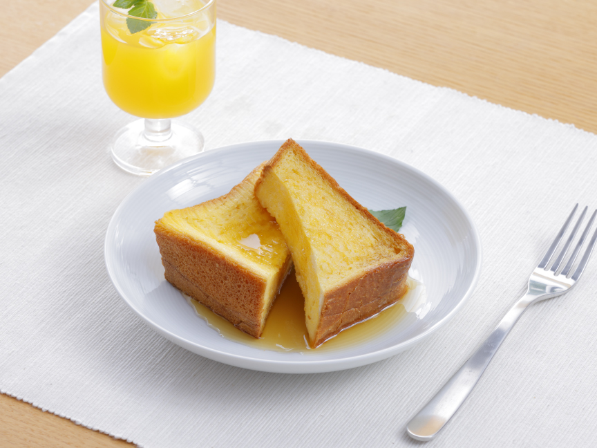 盛り付け例：トーストとジュース