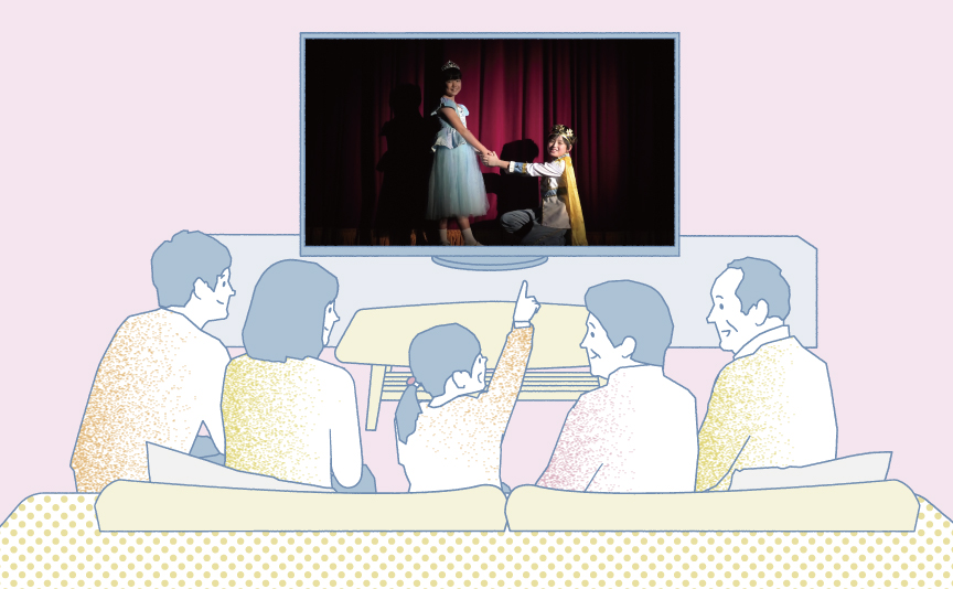 テレビの大画面で、家族で一緒に映像を見ることができます。
