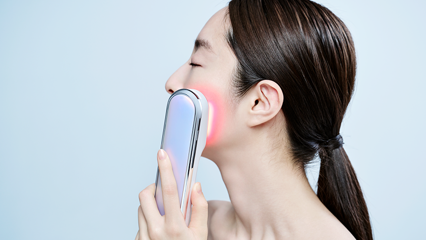 角質でも顔がくすむ!?肌に負担の少ないアイテムで「家での」ブライトケア※1