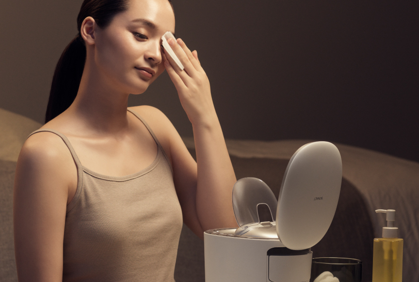 スチーマーでディープクレンジングする様子