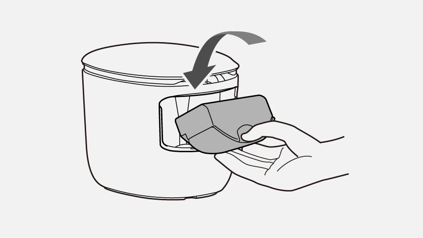 イラスト：給水タンクに水を入れ、本体にセット