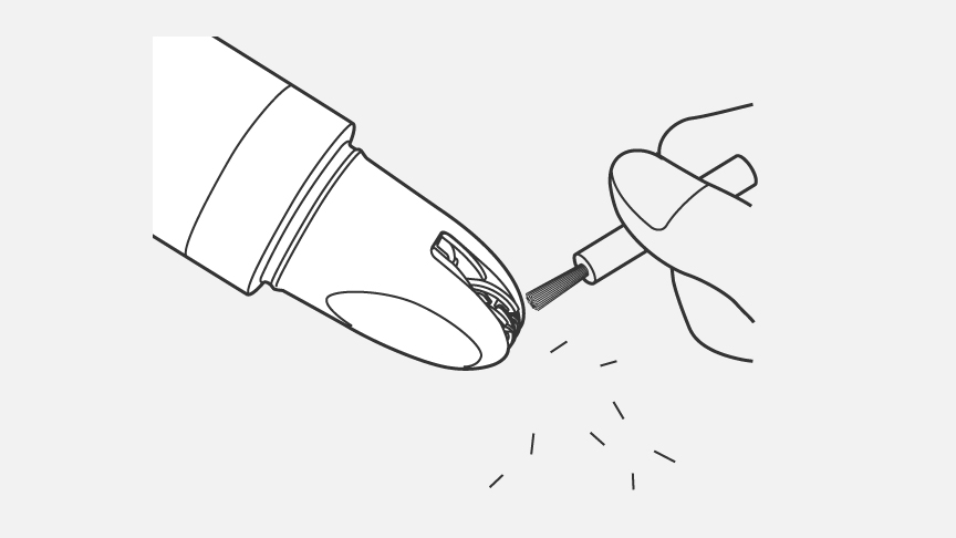 掃除用ブラシで毛クズをかき出す