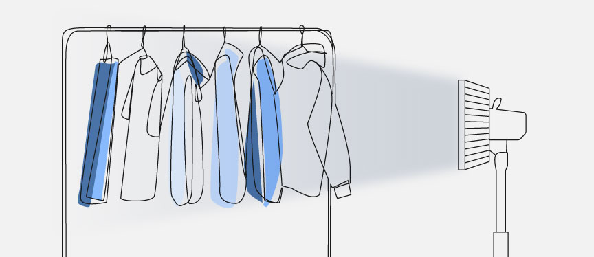 洗濯物が扇風機の風でゆれているイメージ