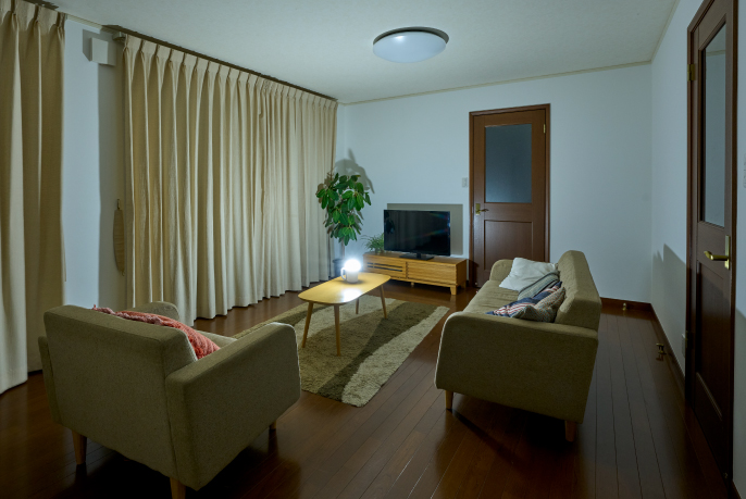 部屋全体を明るく照射