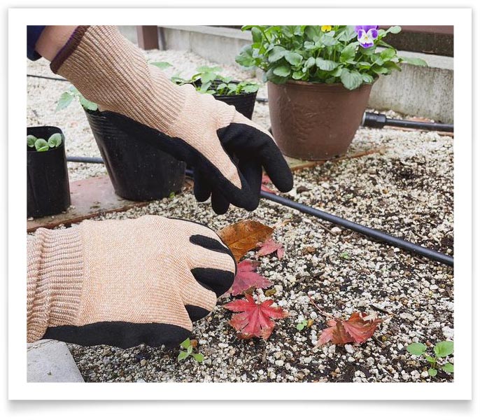 落ち葉掃除や花がら摘みなどにも役立っています。手洗いして泥汚れも簡単に落ち、きれいに使えています。