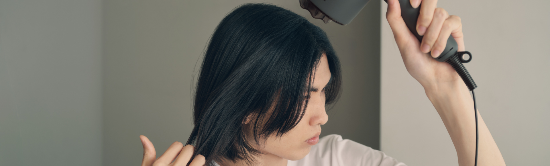 ドライヤーを使用している様子