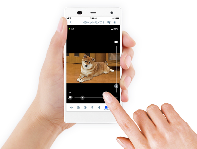 カメラに内蔵されているスピーカーやマイクを使用して、登録されたスマートフォンとの双方向通話が可能。