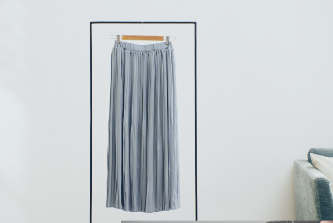 イメージ：ハンガーにかけたプリーツスカート