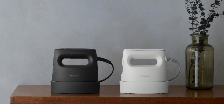 棚の上に置かれた衣類スチーマー