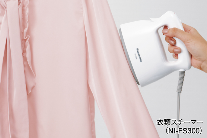 2013年 衣類スチーマー（NI-FS300）の写真