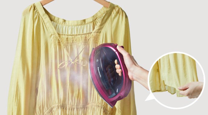 シワが気になる部分にスチームを浸透させる