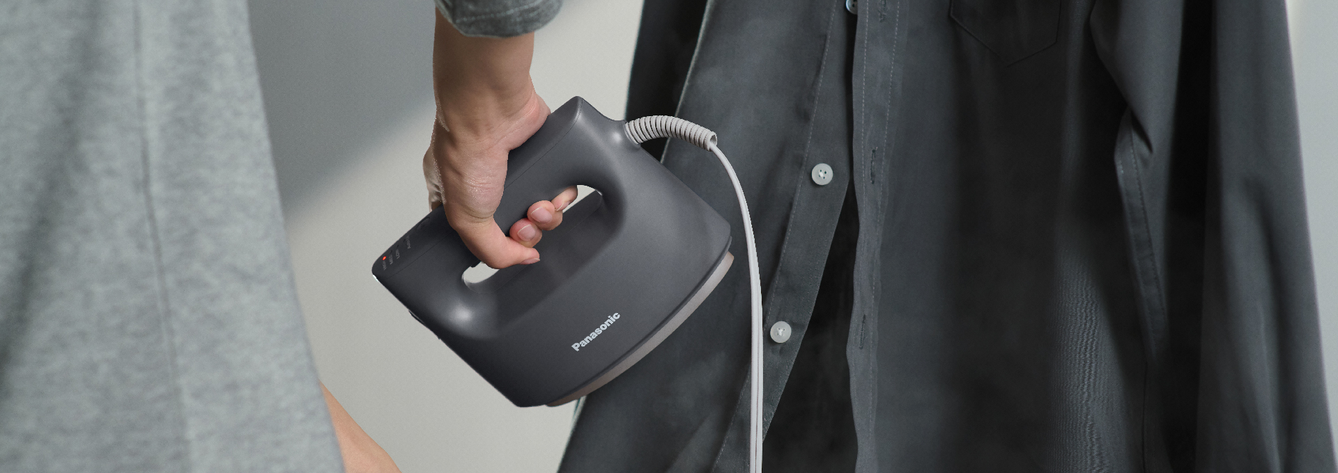 どんな向きにでもかけられて、脱臭・除菌もラク