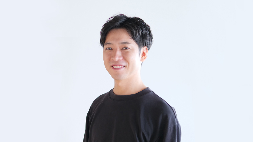 プロダクトデザイナー峯川さんの写真です