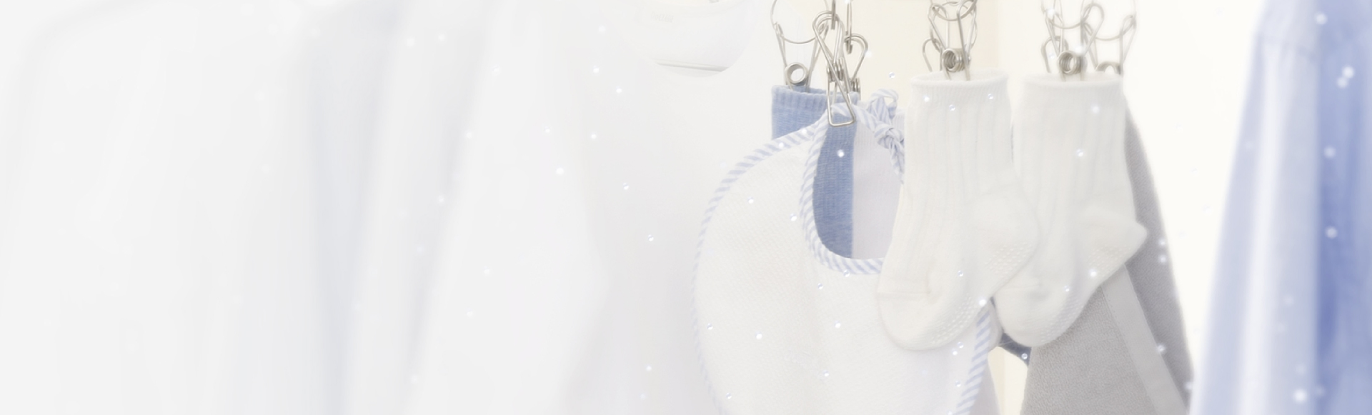 特長「ナノイー」ページのメインビジュアル（ナノイーが洗濯物に充満している画像）です