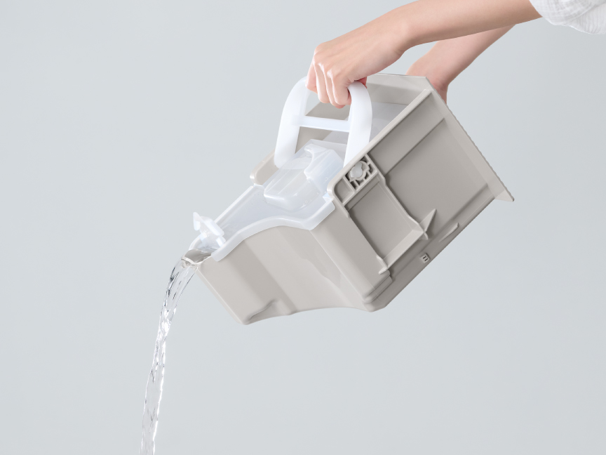 タンクにたまった水を排水している画像です