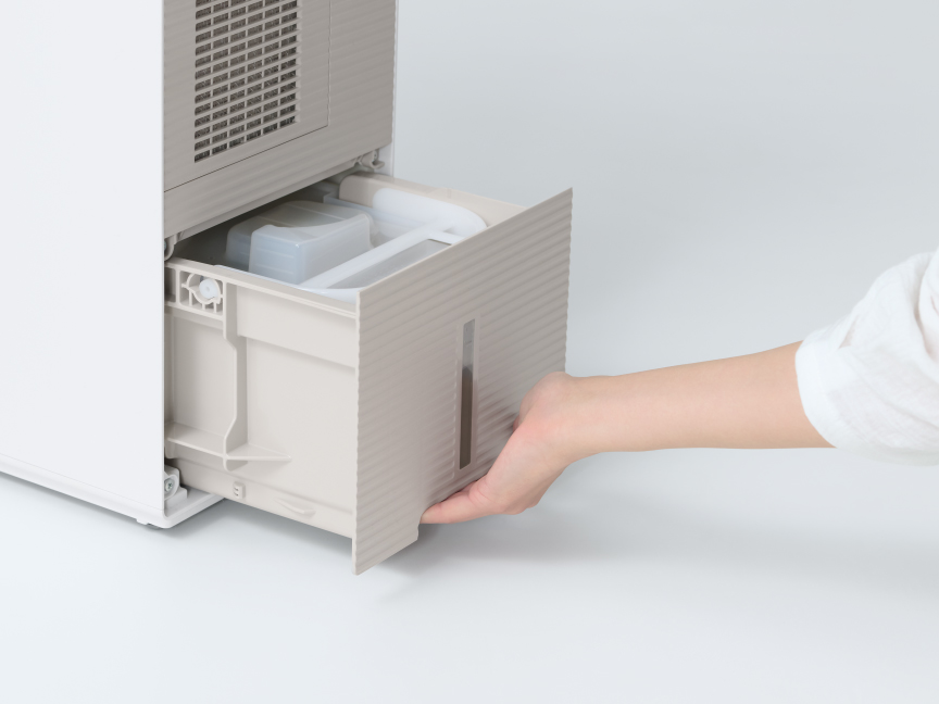 タンクを引き出している画像です