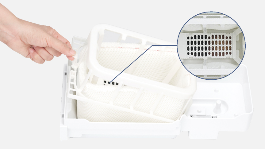 加湿フィルターの内側に配置されたイオン除菌ユニットの画像です