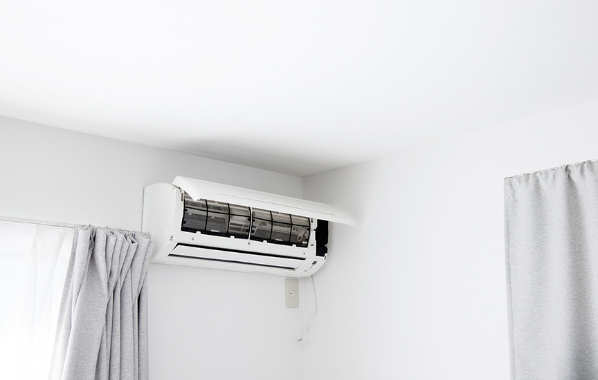 写真：エアコンのカバーを開けた状態