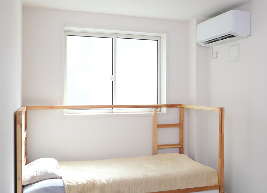 写真：エアコンを設置している寝室のイメージ