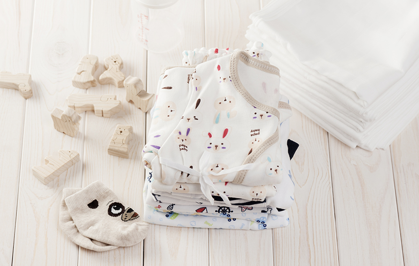 写真：赤ちゃんの衣類