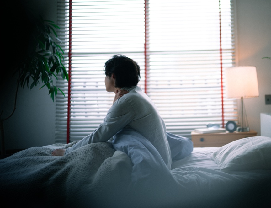 写真：寝起きの男性