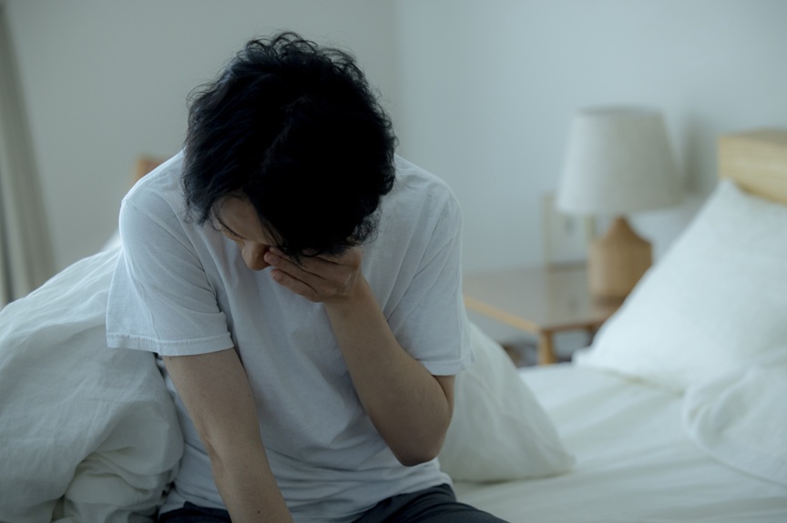画像：寝起きの男性