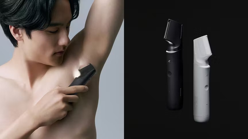 脇の毛をシェーバーでお手入れしている男性と本体の写真