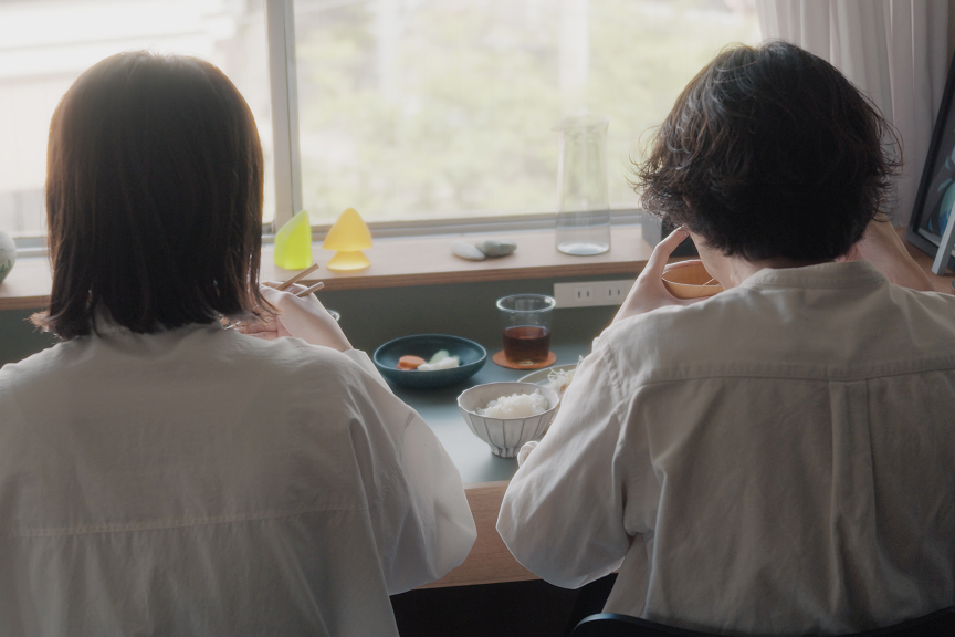 フォトギャラリー：炊飯器06　二人での食事シーン