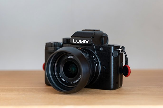 写真：LUMIX G100にLEICA DG SUMMILUX 15mm / F1.7 ASPH.を装着したもの