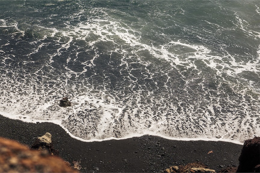 砂浜と波の写真