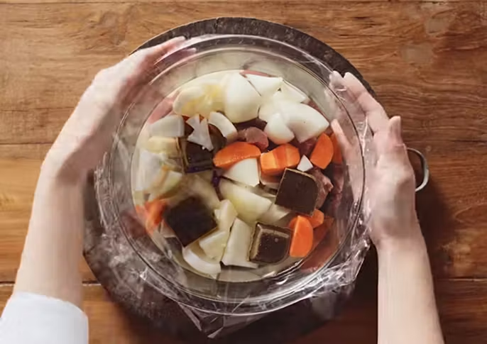 レンジに入れる前にふんわりとラップをかける