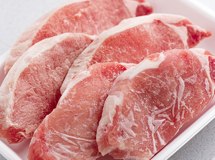 写真：冷凍された厚切り肉のイメージ