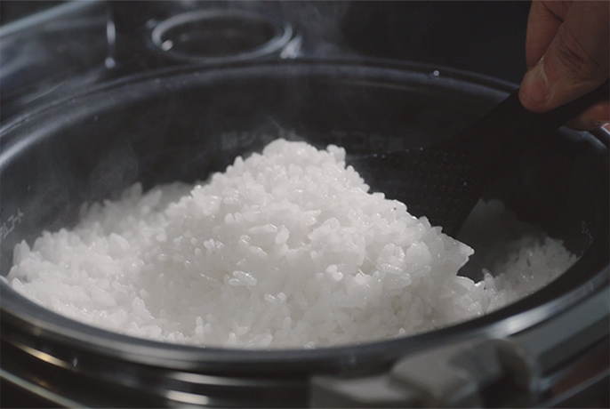 写真:炊飯器で炊いた米のイメージ