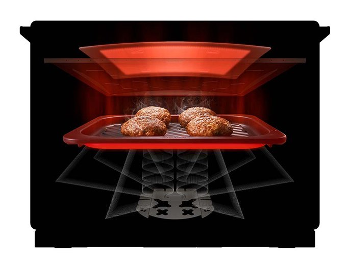 写真：ヒートグリル皿で冷凍したハンバーグを焼き上げてるイメージ