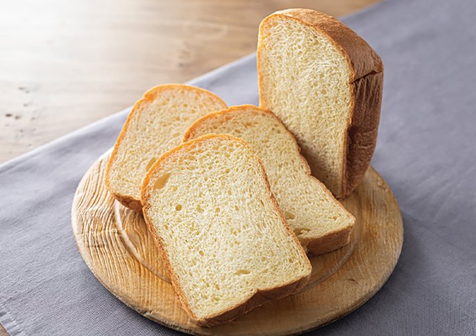 写真：スライスされた食パンが4枚並べられてるイメージ