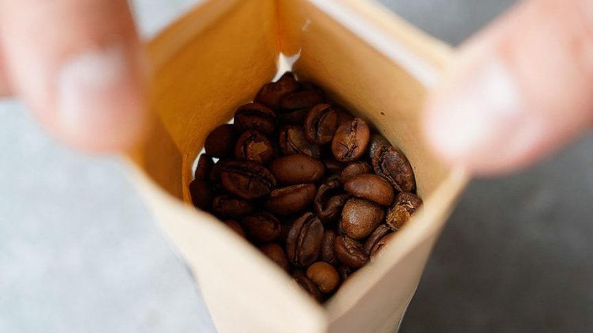 保存袋に入ったコーヒー豆の写真