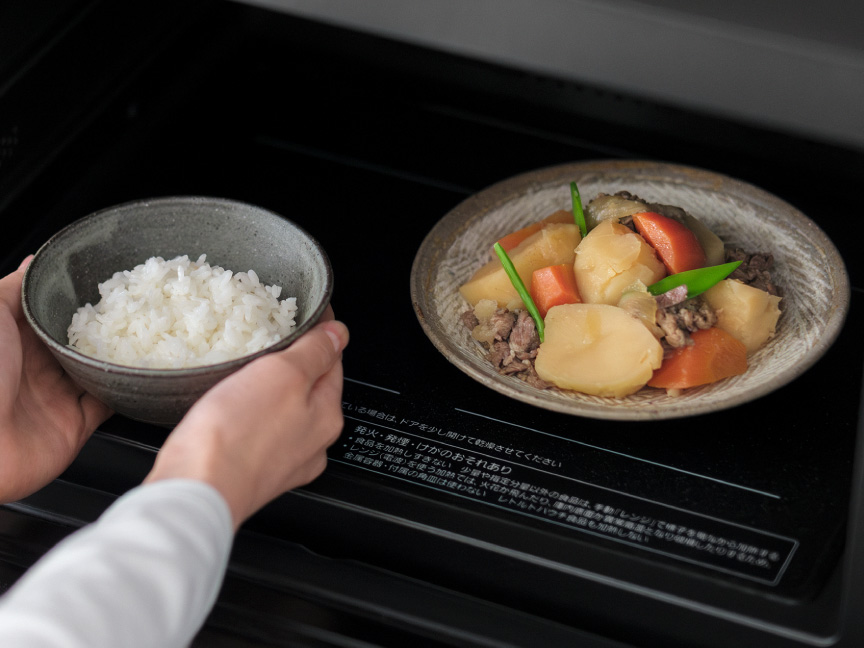 写真：白米と肉じゃが