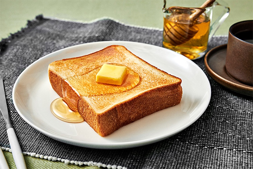 写真：バターとハチミツをかけた食パン