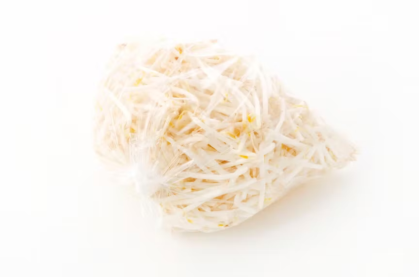 もやしをレンジで加熱する前の準備の様子