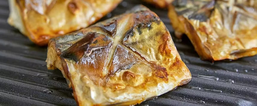 鯖の切り身の焼き魚の写真