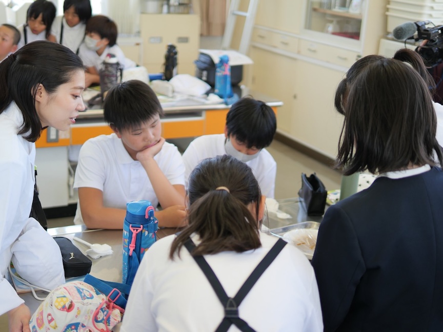 愛媛県今治市大三島で行われた授業風景の写真